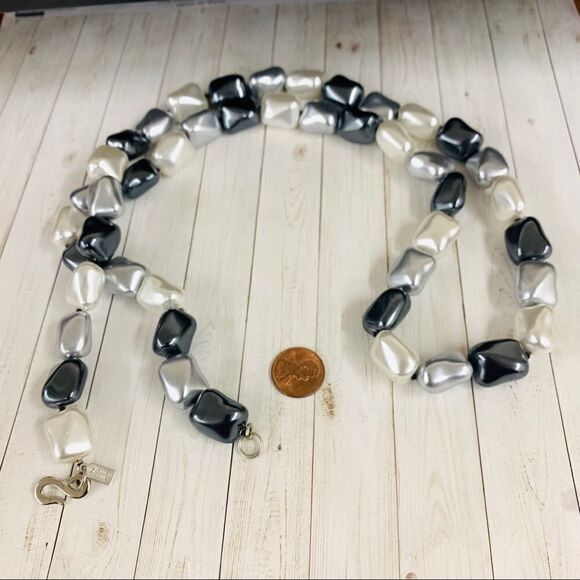 Kenneth Lane Glass Pearlescent Bead Necklace - Picture 1 of 3